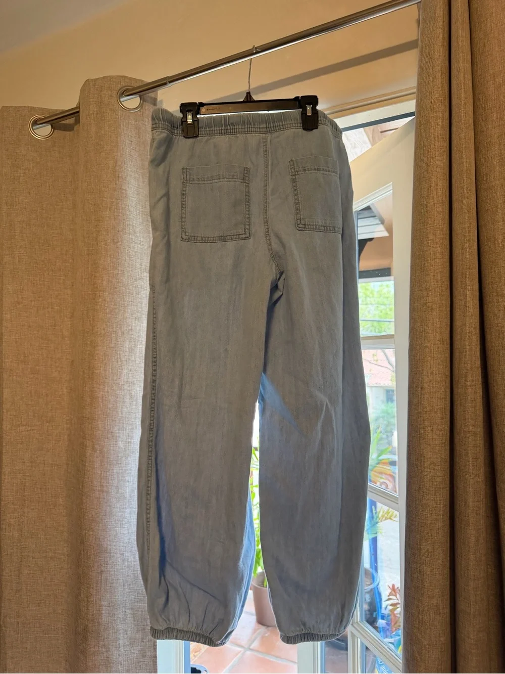 Old Navy Light Blue women’s mid-rise balloon jeans size small